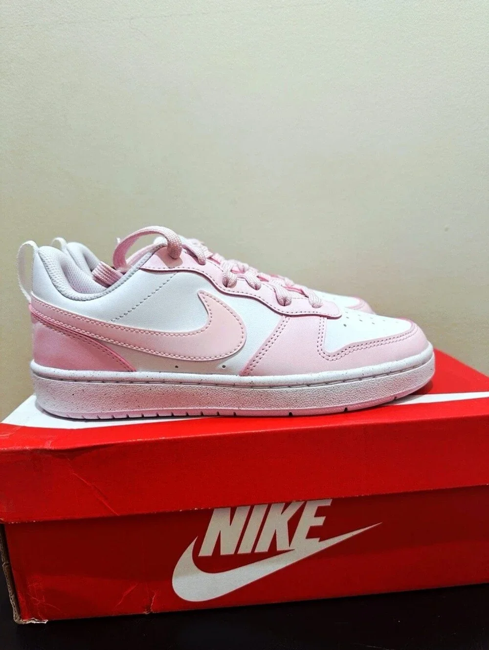 NEW Nike Borough Mid 2White/Pink DV5456-Big Kid 6.5Y == Women Size 8 Comfortbly